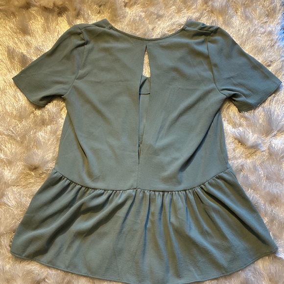 Cents of Style Green Peplum Blouse size Medium - Picture 5 of 6
